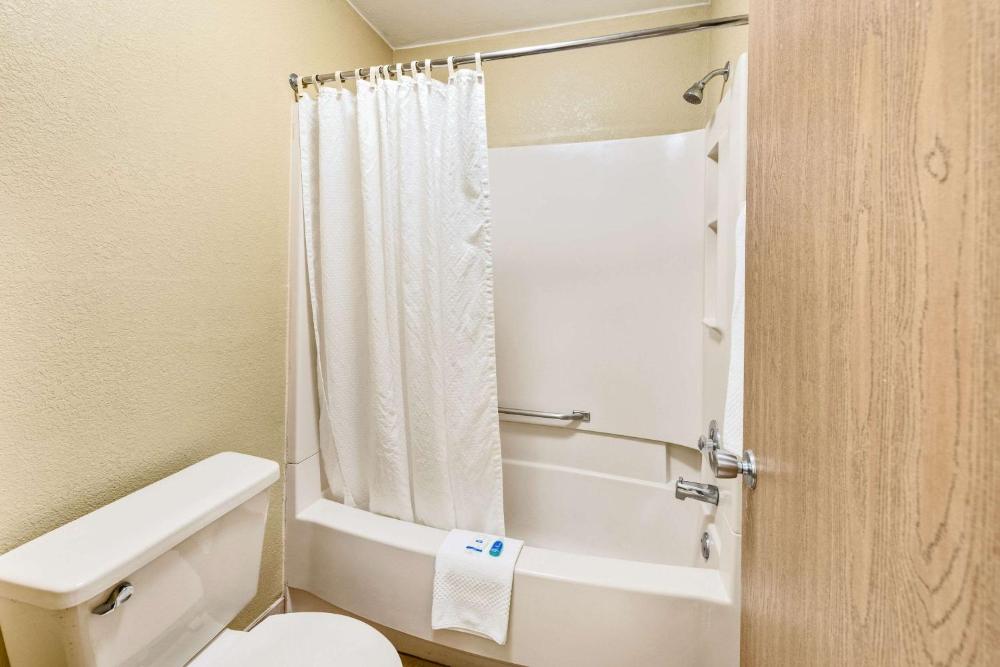 Standard Double Room with Two Double Beds - Smoking interior
